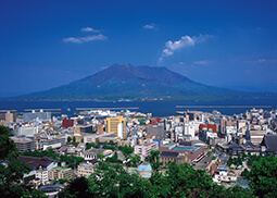 鹿児島市街地と桜島